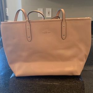 🆕 Tan Leather Coach Bag 🖤